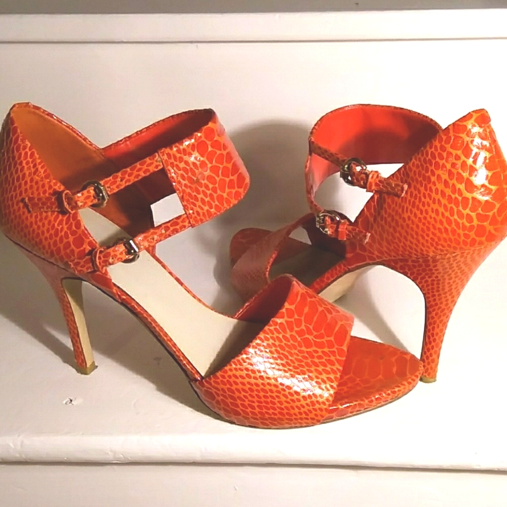 Rare! Nine West orange snake sandals